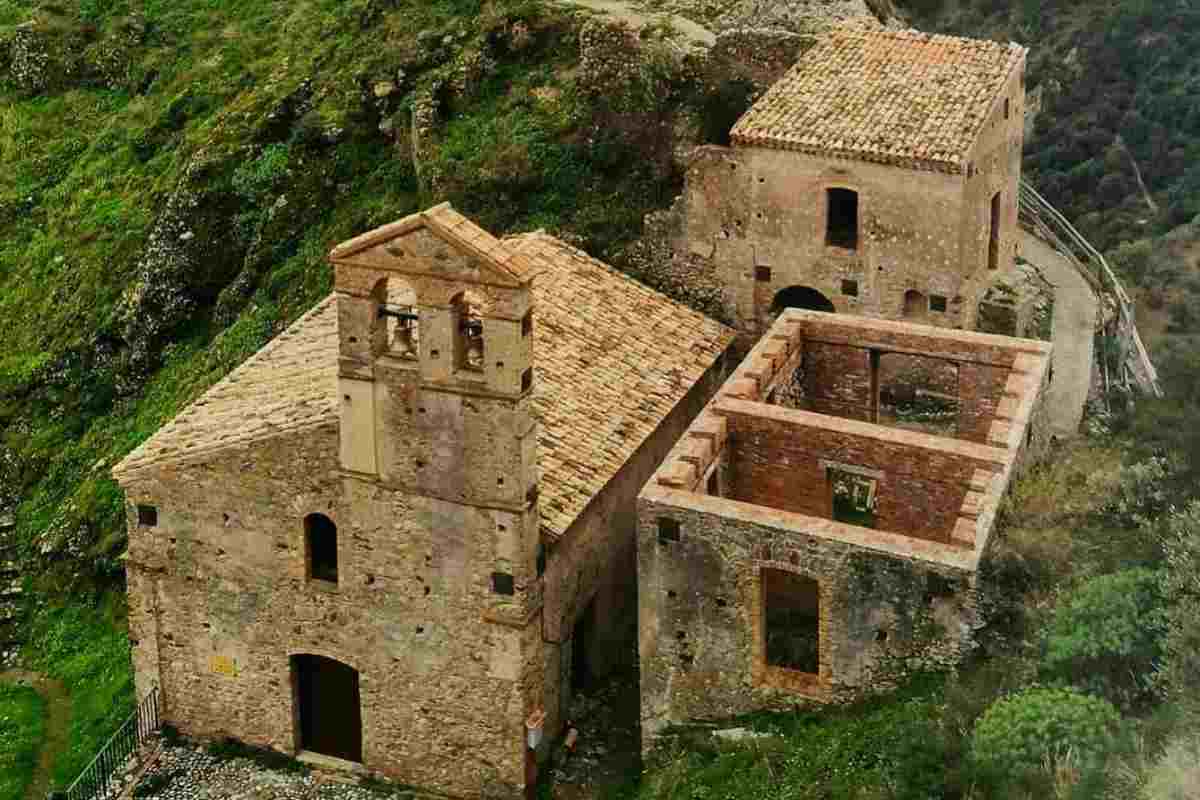 Borgo fantasma in Italia